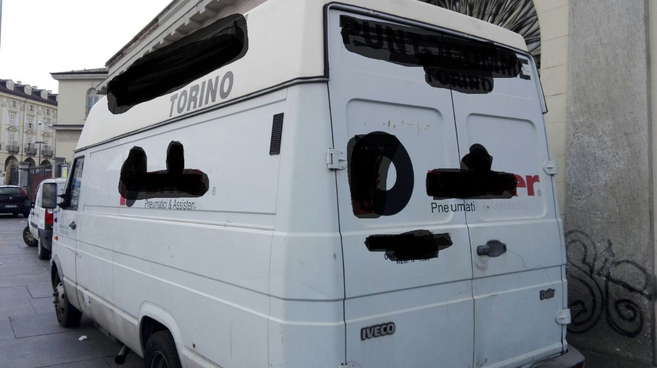Vende buste della spesa fuori legge SANZIONE DA 5MILA EURO