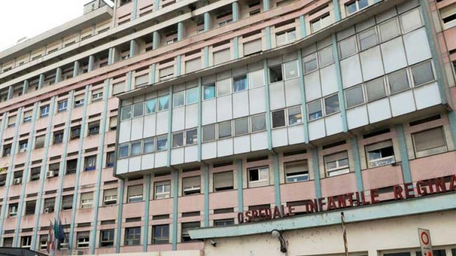 Bambina denutrita: i genitori la portano via dall’ospedale