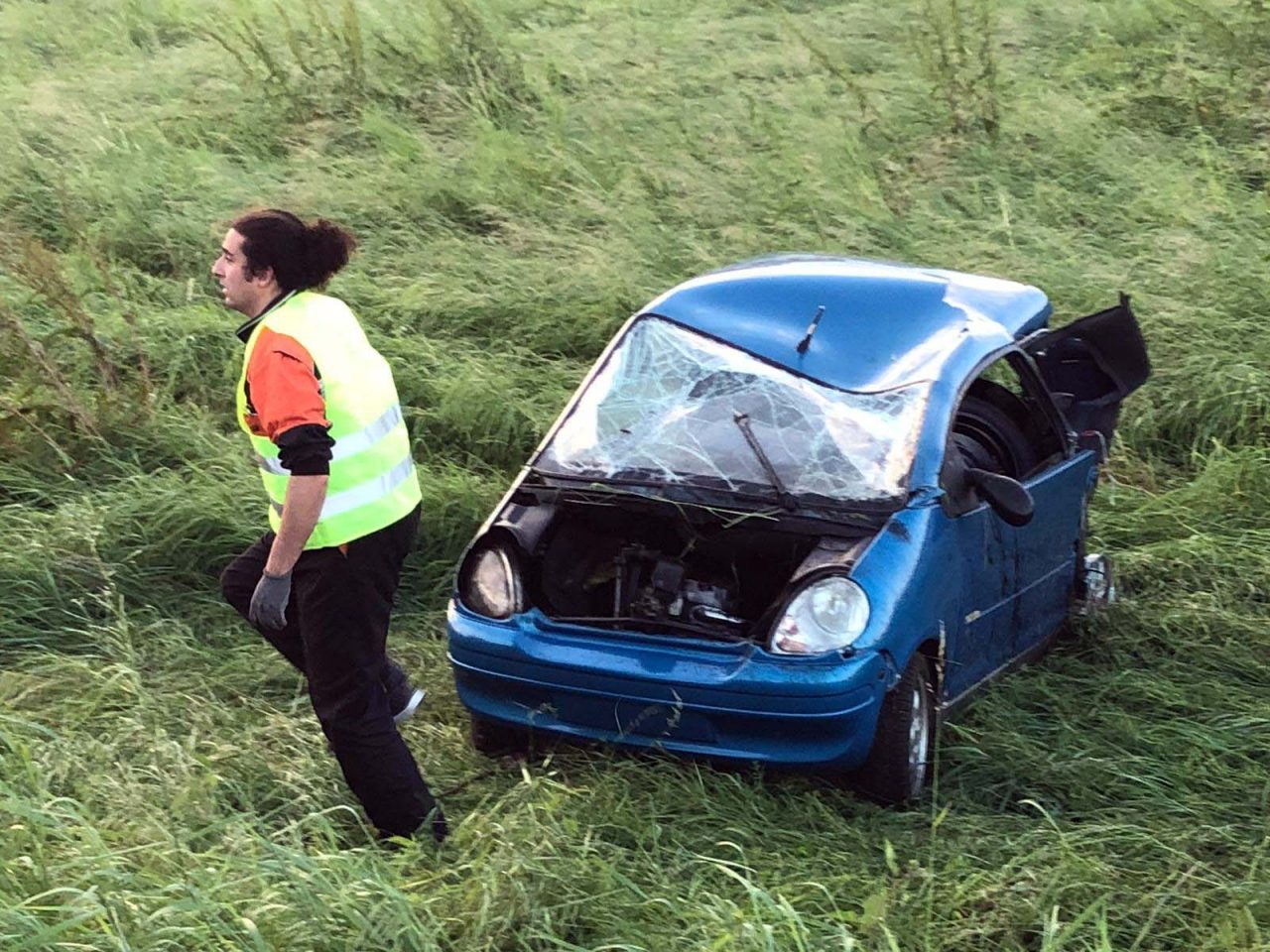 Auto scaraventata in un prato sulla ex 31 bis LE FOTO