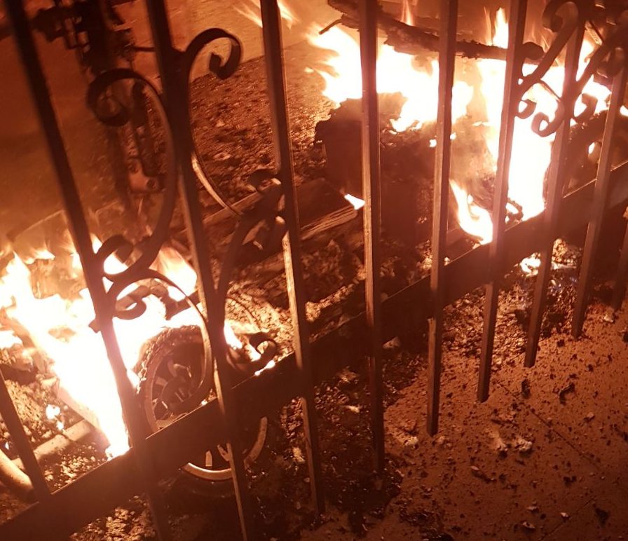 Incendio carrozzina disabile TRE INTOSSICATI
