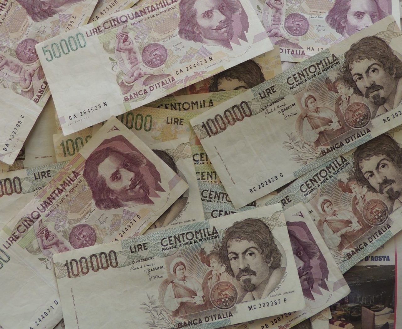 Trova 80milioni di lire nella cassapanca della zia