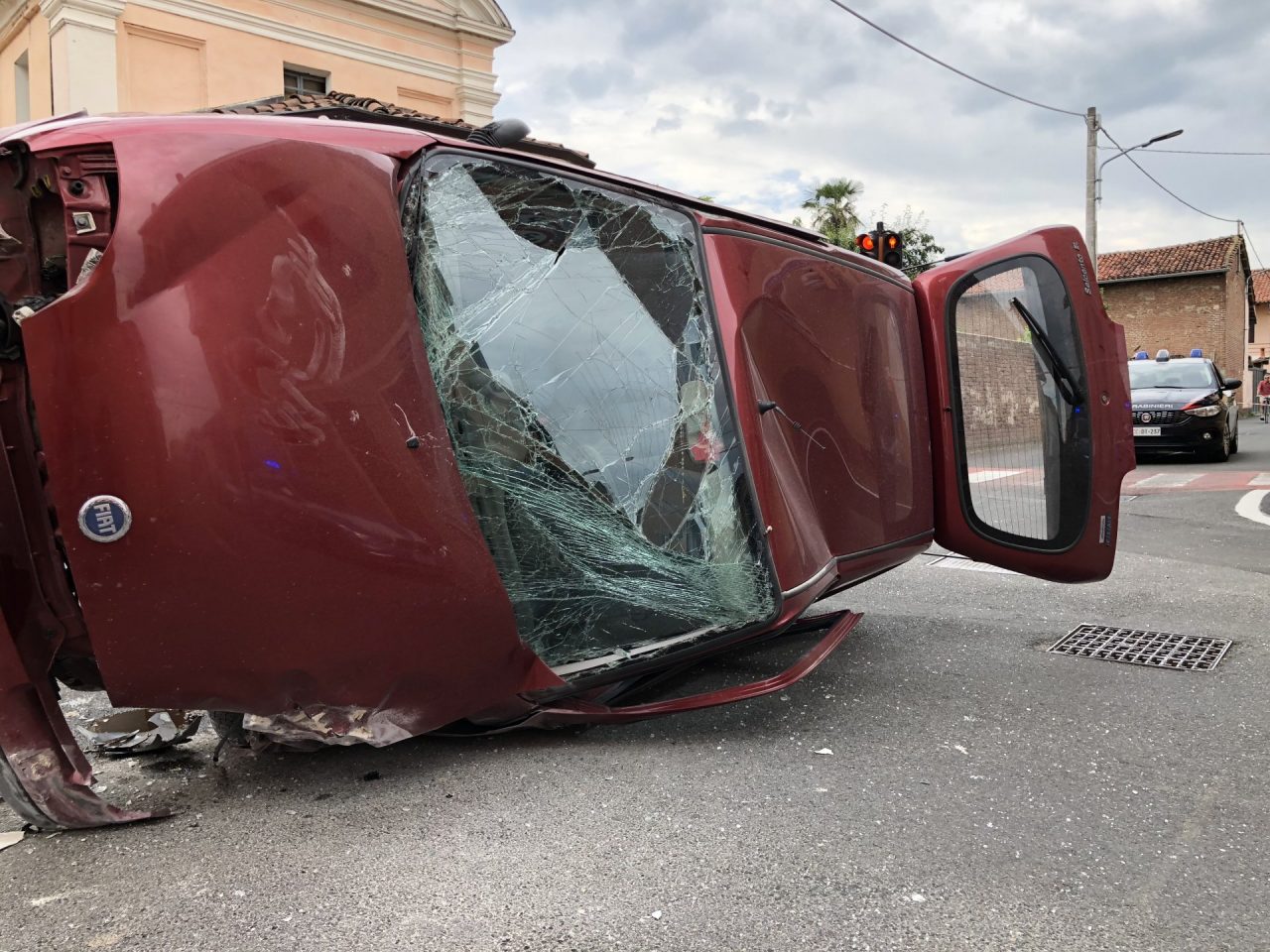 auto ribaltata