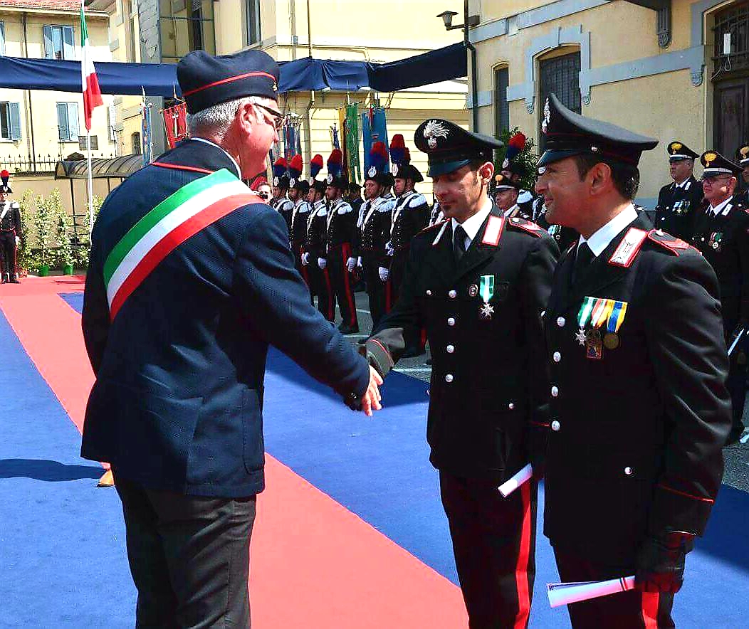 Carabinieri eroi hanno salvato la folla da una possibile strage