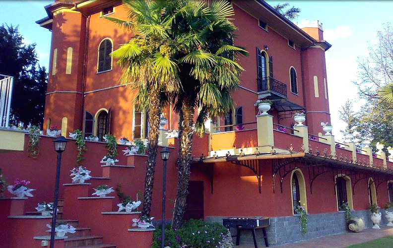 Imbucati al matrimonio bevono e rubano bomboniera e centro tavola