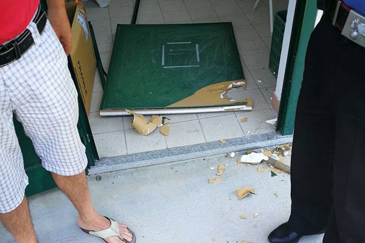 Campo sportivo distrutto dai vandali