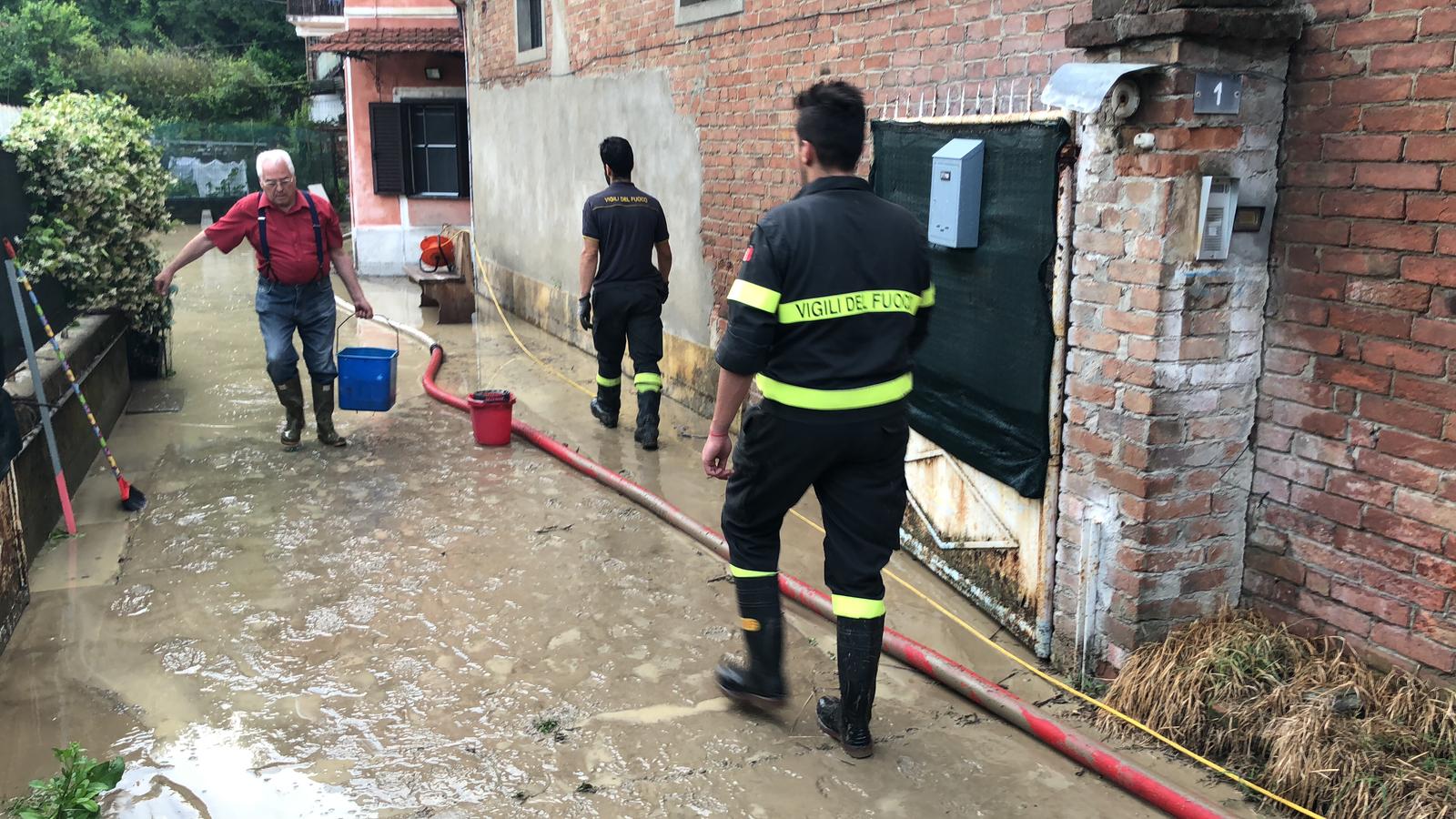 Case e cantine allagate a causa della bomba d'acqua che ieri, mercoledì 6 giugno ha colpito Lauriano. Parte la conta dei danni.