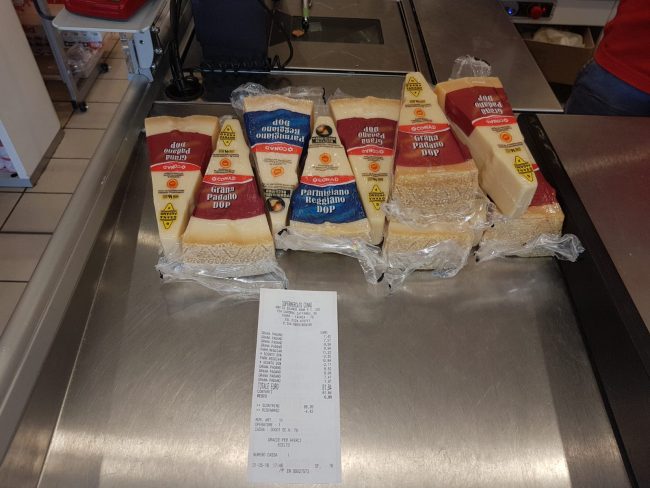 Rubato parmigiano al supermercato