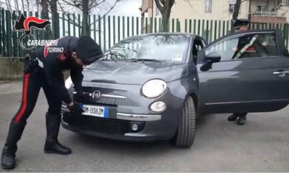 Truffano anziani usando finte auto della Polizia