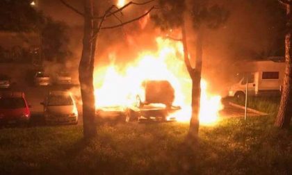 Auto bruciate: ritorna la paura del piromane