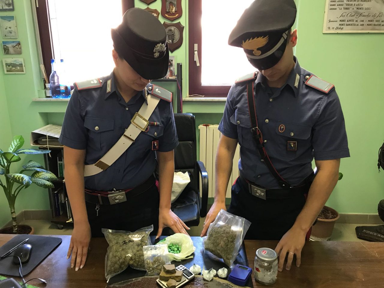Controlli straordinari dei carabinieri per Alta Felicità, sequestrata droga