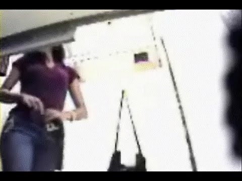 Filma la figlia della compagna in bagno