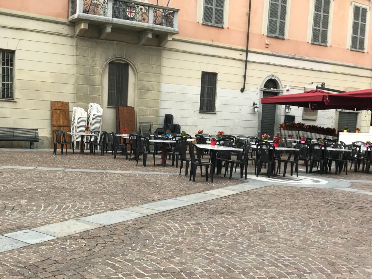 Musica troppo alta e urla fino all’alba: impossibile vivere in centro