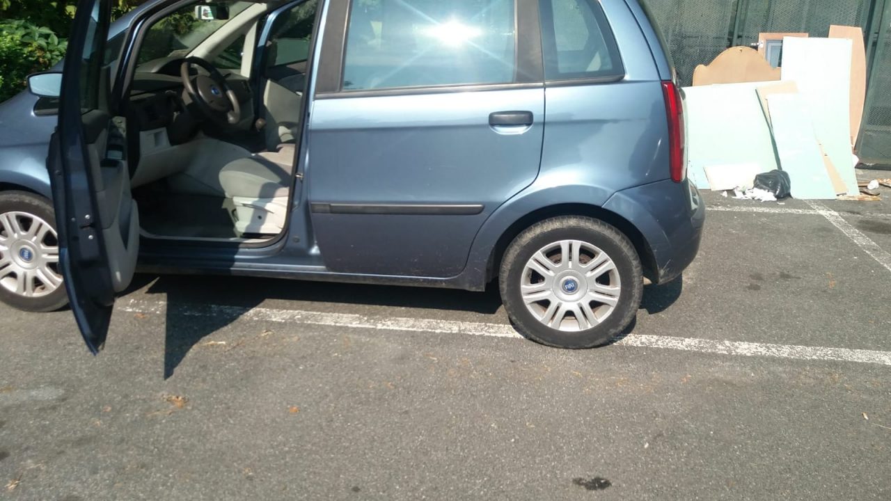 Auto rubata ritrovata parcheggiata alle case popolari