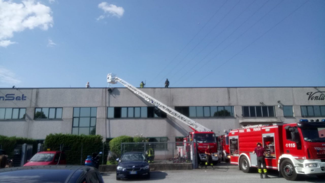 fiamme sul tetto