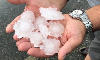 Grandine sul Chivassese, tromba d’aria scoperchia le case LE FOTO