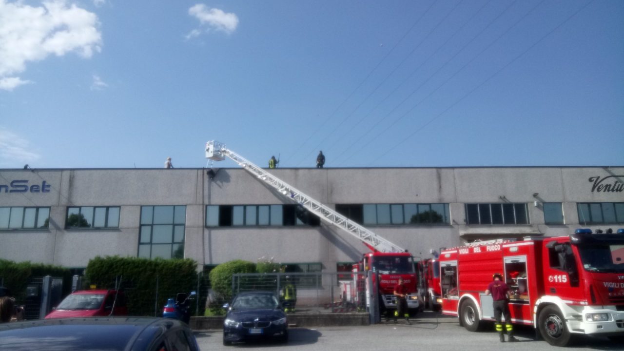 fiamme sul tetto