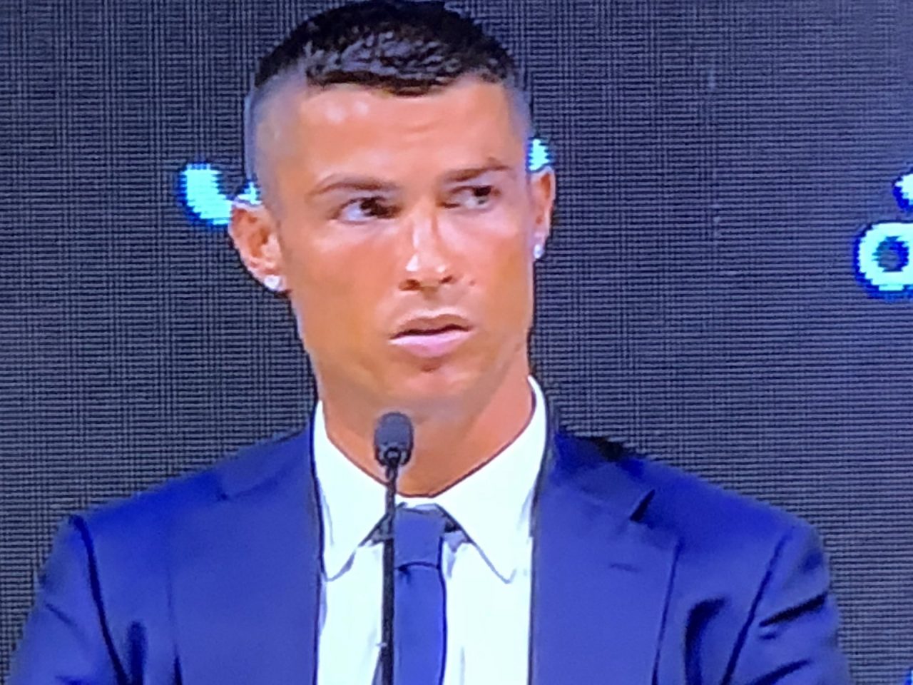 Si imbuca alla prima di Ronaldo con la divisa della Protezione Civile