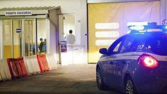 Esibisce genitali davanti a una bimba al pronto soccorso