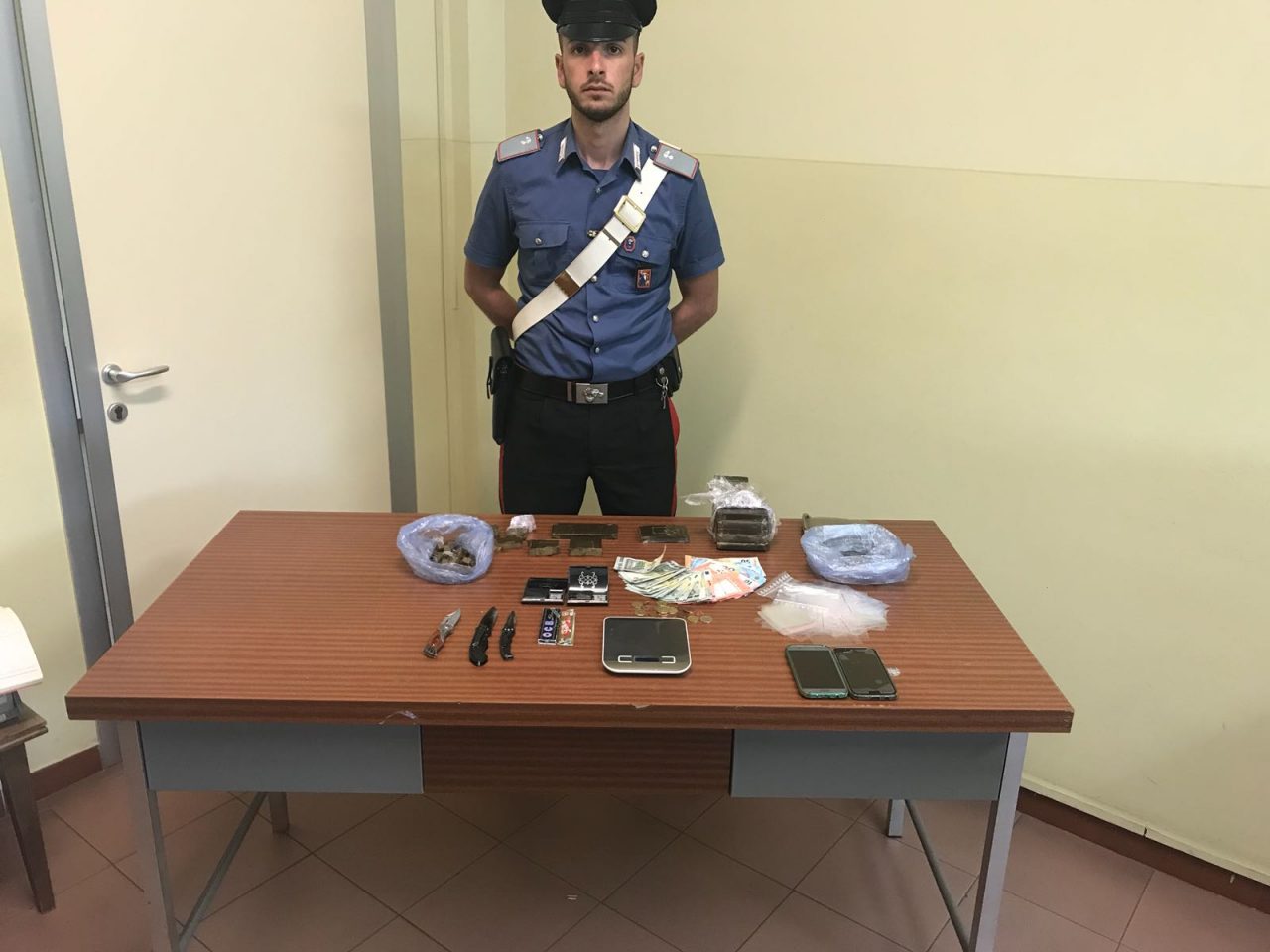 Coppia spacciava droga al parco, arrestata dai Carabinieri IL VIDEO