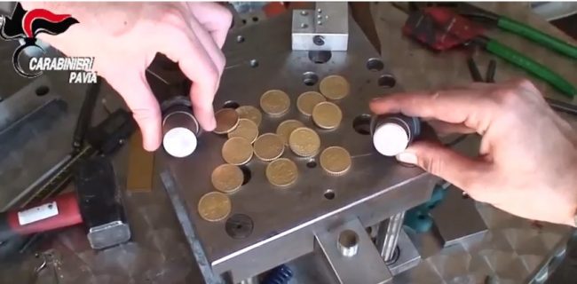 Producevano monete false TRE ARRESTATI