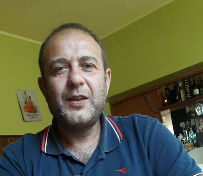 Piastrellista di 42 anni muore in un incidente stradale
