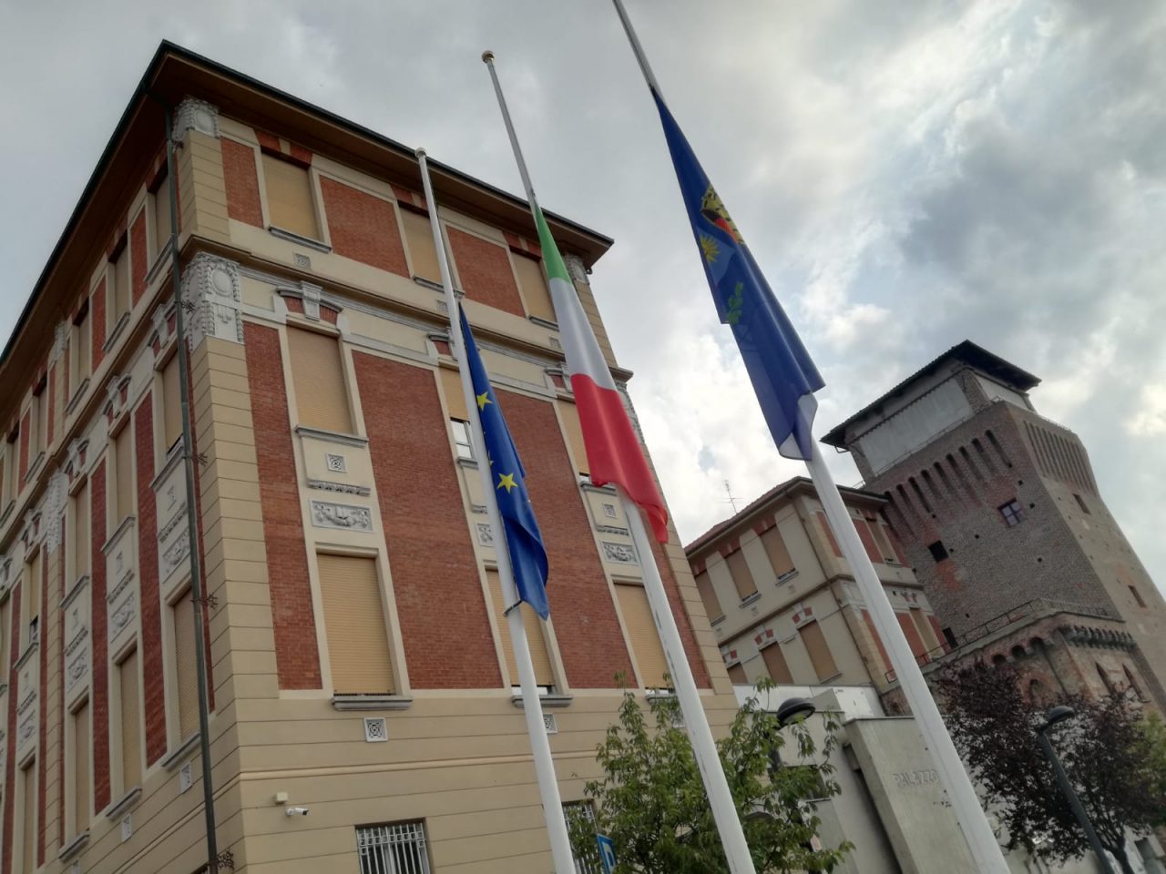 Funerali di Stato per le vittime di Genova, bandiere mezz’asta