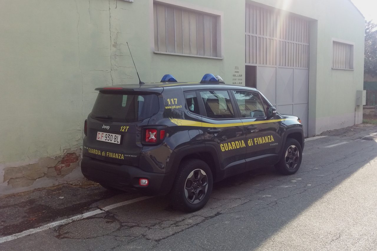 Officina abusiva scoperta. Conservava anche rifiuti speciali