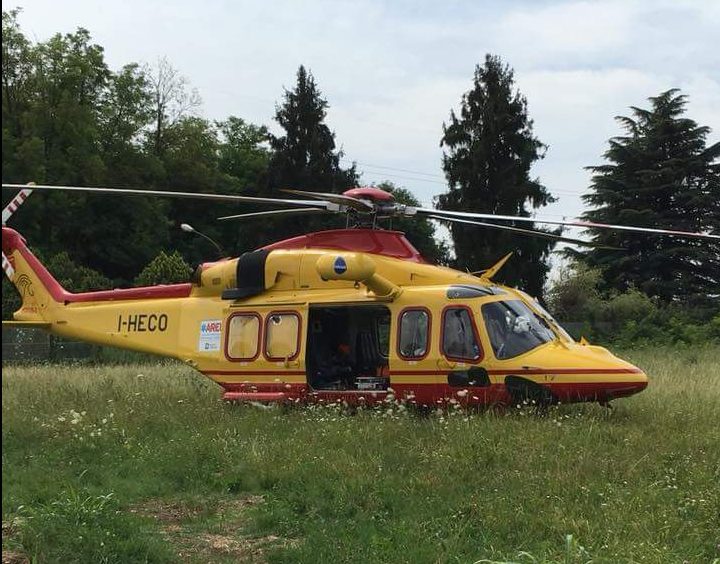 Tragedia sulla strada: motociclista morto dopo lo scontro con un’auto