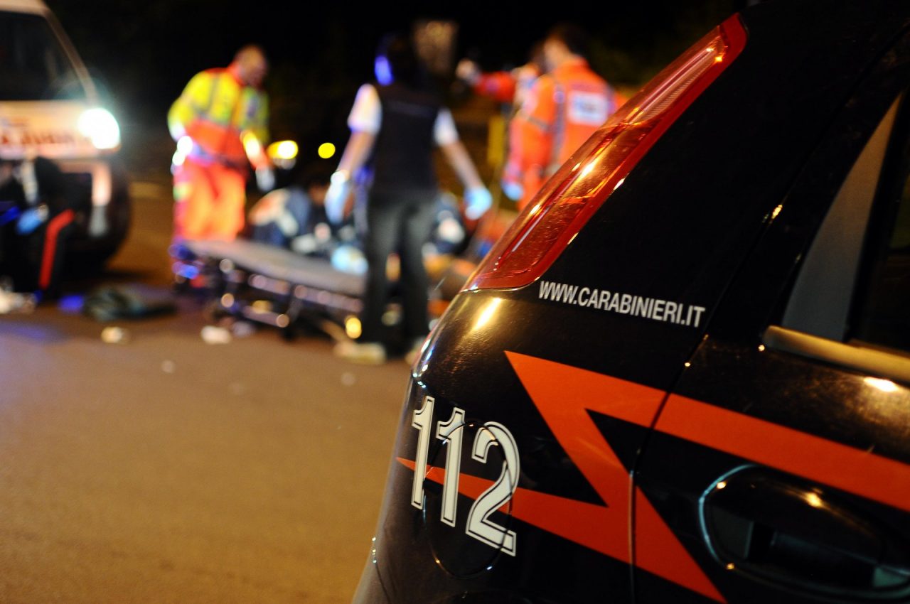 Coppia su una Ferrari si schianta UN MORTO
