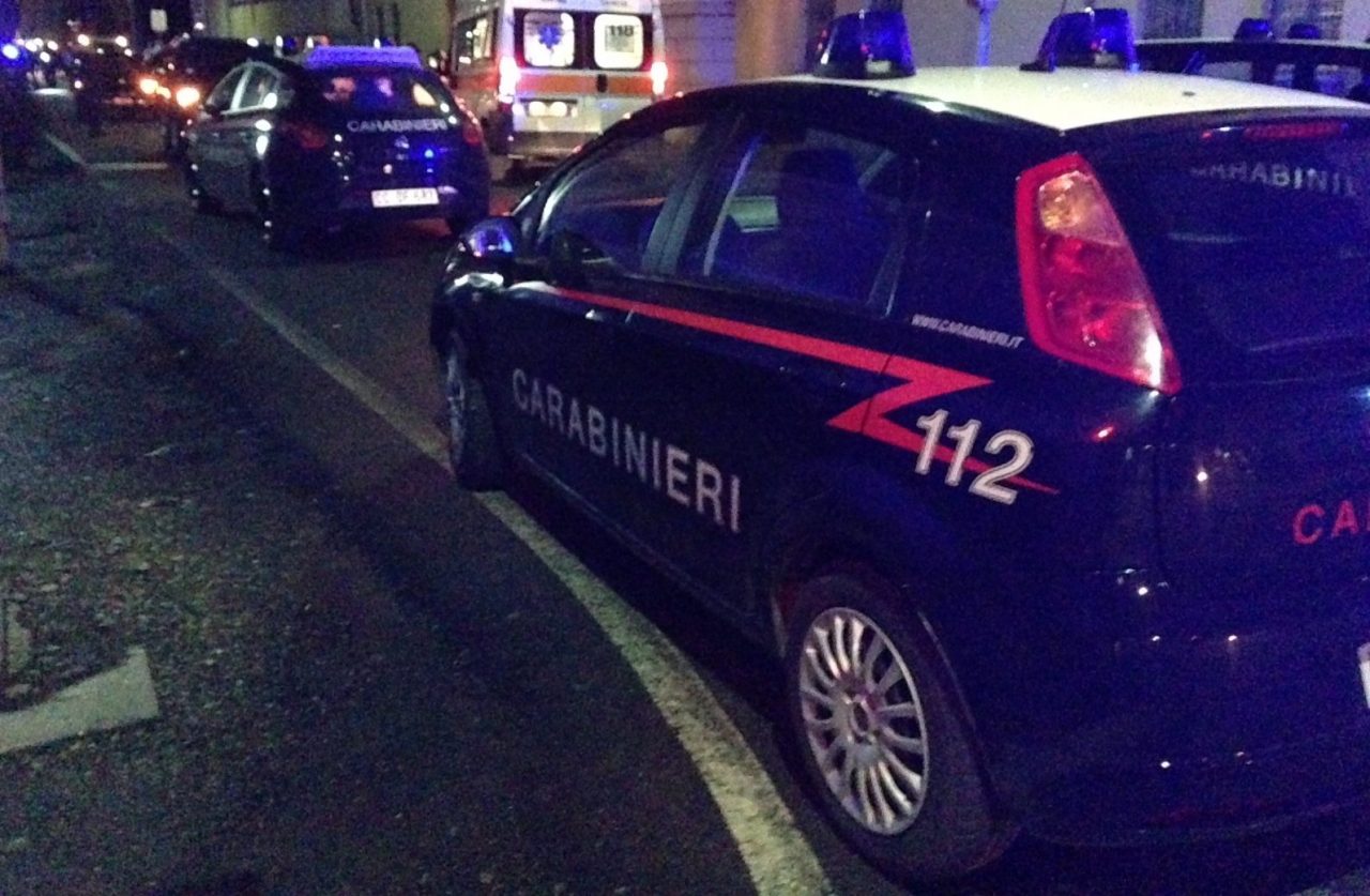 Lite tra vicini, accoltellato un ragazzo