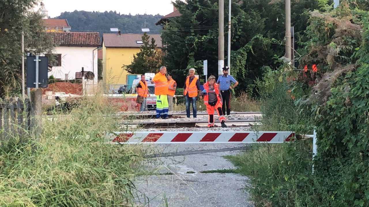 Si suicida sotto al treno, è un'insegnante di Chivasso. La tragedia è avvenuta nel tardo pomeriggio di ieri, mercoledì 29 agosto. 