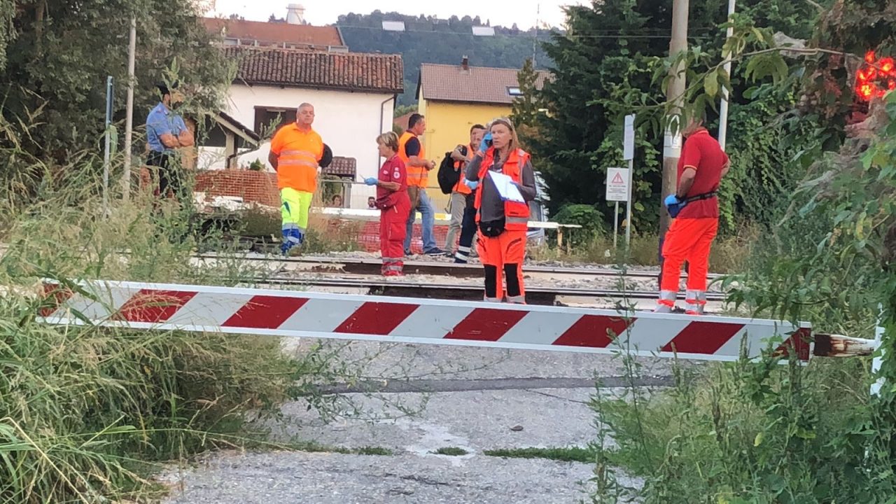 Ragazza investita da un treno a Chivasso, è morta LE FOTO