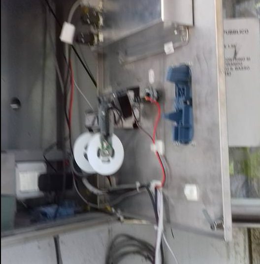 Ladri rubano monete al peso pubblico