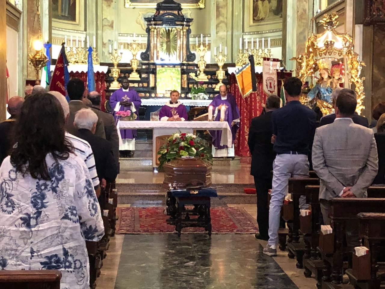 L’ultimo saluto al Generale Santa LE FOTO