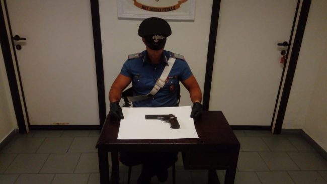 Omicidio Settimo, ritrovata l'arma del delitto: è rubata. Questa la scoperta dei carabinieri di Settimo e Chivasso a lavoro da questa notte, sabato 18 agosto, sul caso.