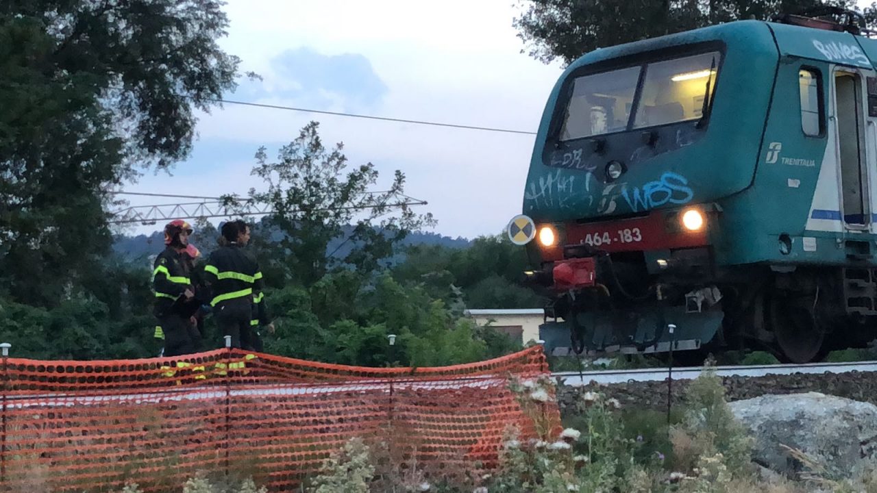 Ha 40 anni ed è di Chivasso la donna investita da un treno LE FOTO