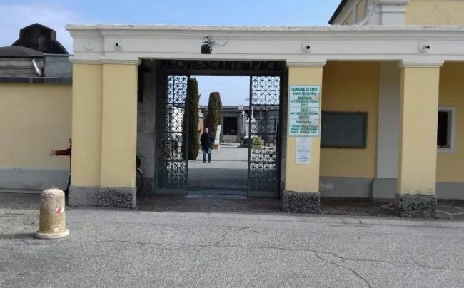 Vietato morire, in paese mancano i loculi