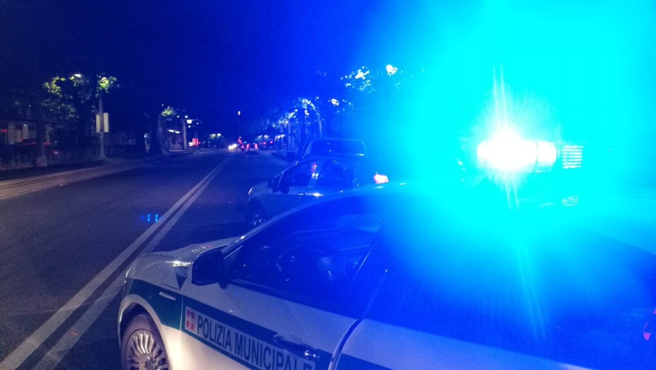 Guida a folle velocità in stato di ebrezza: otto multe e decurtazione di 54 punti sulla patente