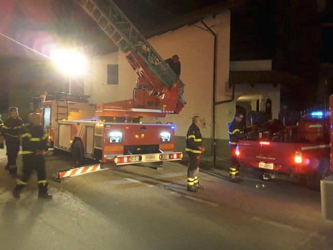 Incendio al ristorante, 6 squadre dei vigili del fuoco in azione