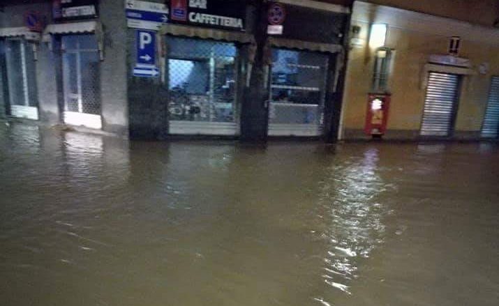 Strade e case allagate dopo la bomba d’acqua I VIDEO