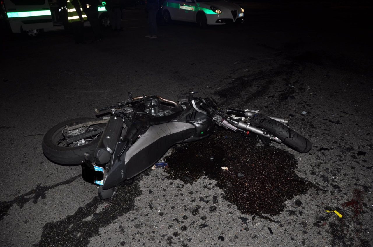 Moto contro autobus MORTO UN 43ENNE