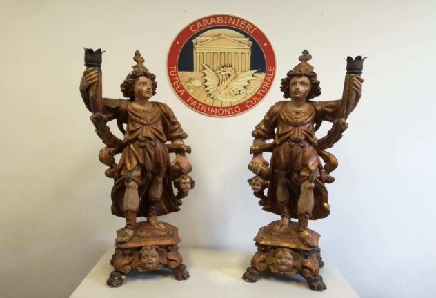 Statue lignee rubate nel vercellese in vendita in fiera