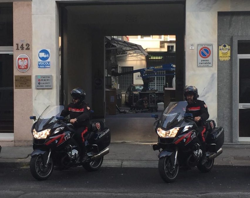 Scende dall’auto e spara a una donna, arrestata una nigeriana irregolare