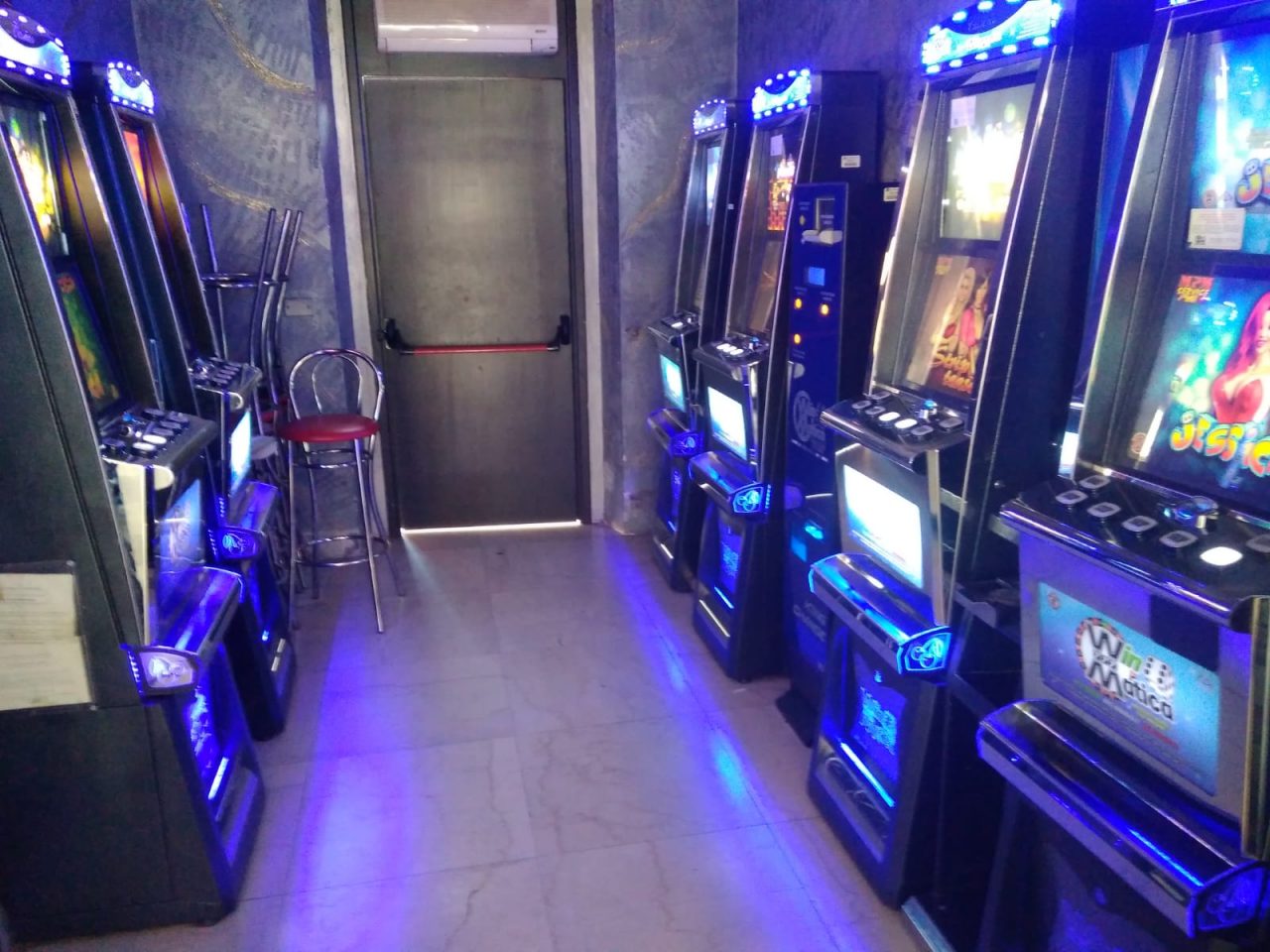 Slot machine illegali, multa e sequestri