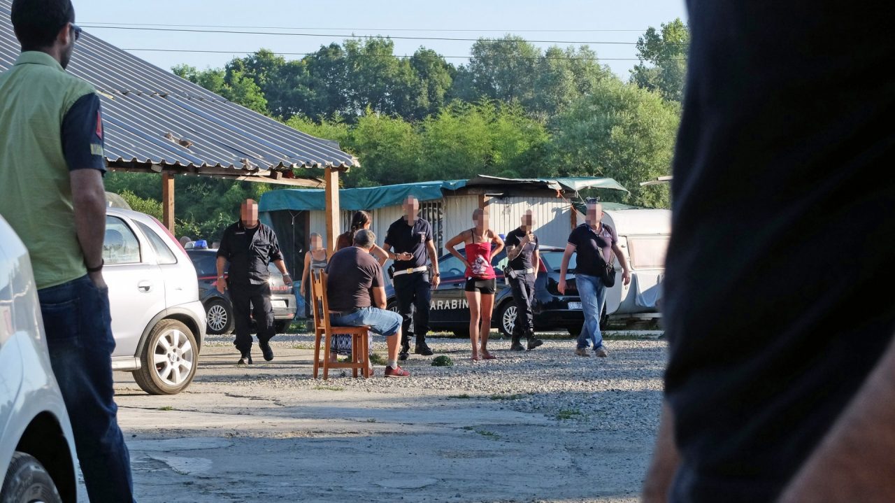 Blitz al campo nomadi, task force in via Moglia a Settimo