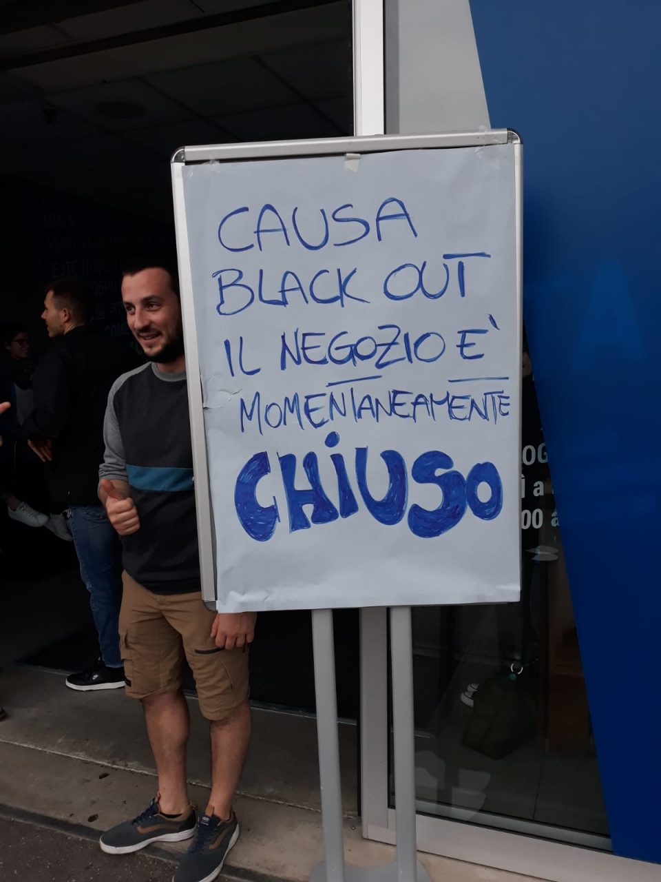 Blackout in corso: negozi in tilt a Settimo Cielo