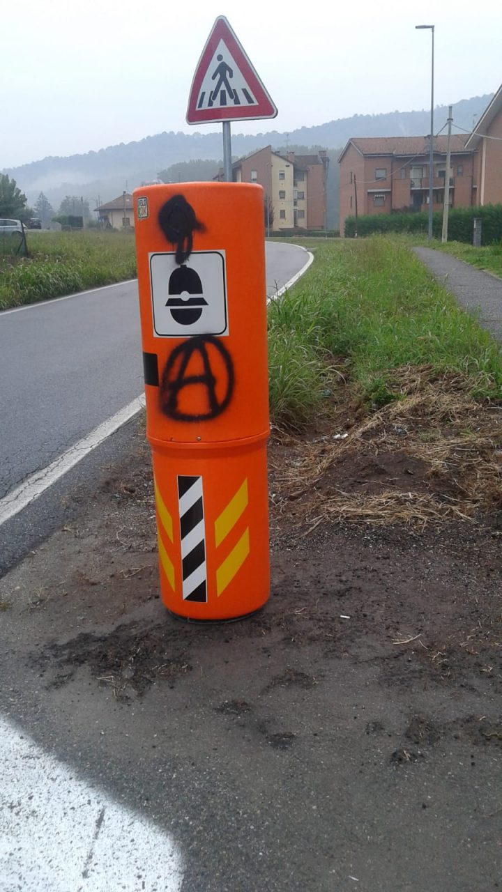In collina, i vandali imbrattano gli autovelox