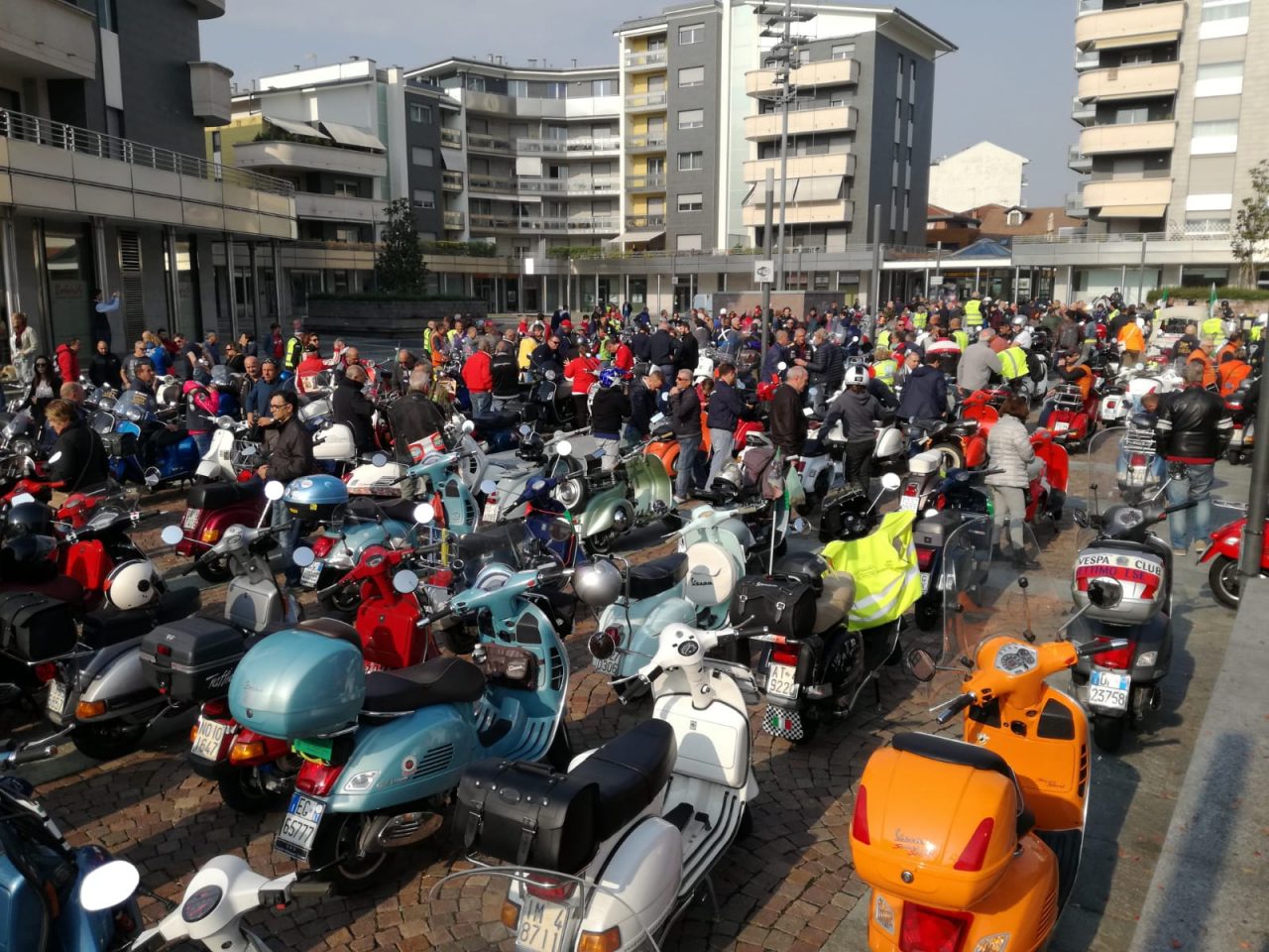Grande partecipazione al raduno del Vespa Club di Settimo|Foto e Video
