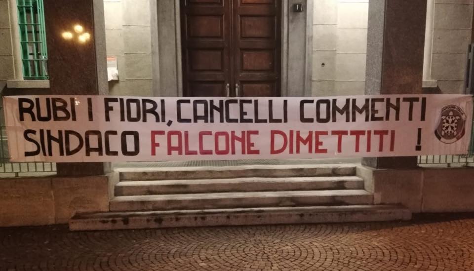 “Sindaco dimettiti”, blitz Casapound a Venaria