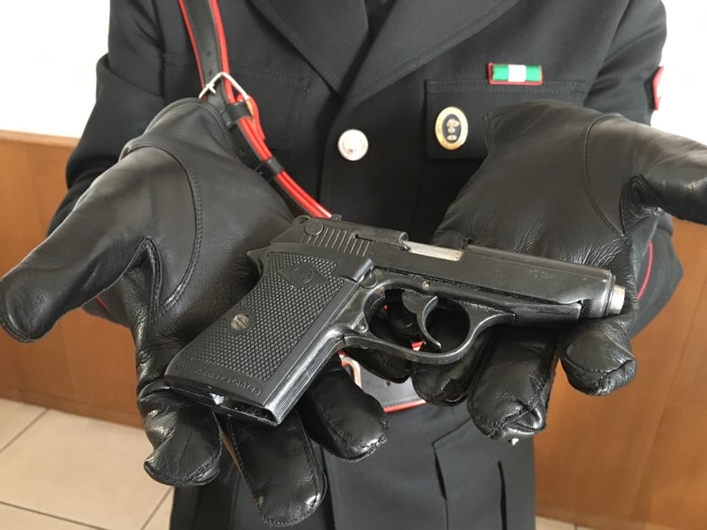 Armi modificate, uomo di 58 anni arrestato dai carabinieri